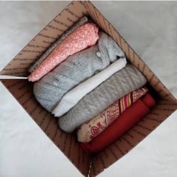 6 pieces WINTER SWEATER WEATHER MYSTERY WOMEN CLOTHING BOX pcs - Picture 3 of 14